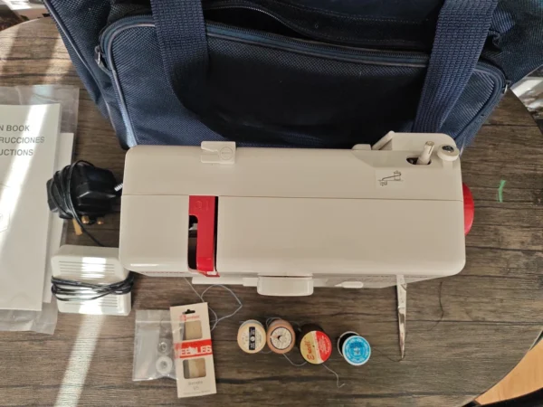 JANOME 525 Mini Electric Sewing Machine with Foot Pedal - Image 3