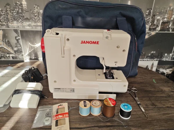 JANOME 525 Mini Electric Sewing Machine with Foot Pedal - Image 5