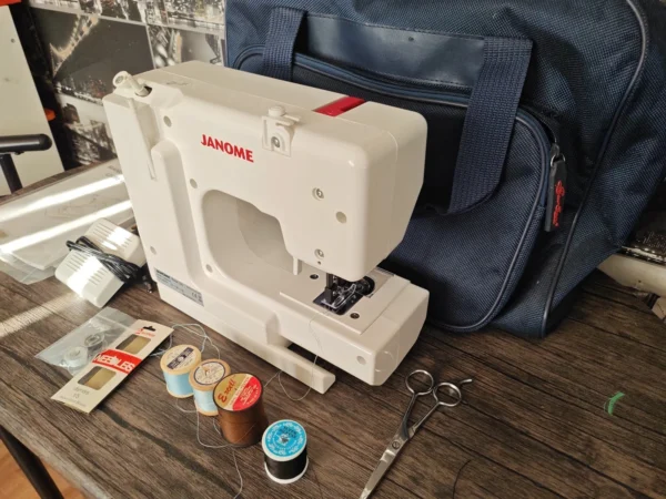 JANOME 525 Mini Electric Sewing Machine with Foot Pedal - Image 6
